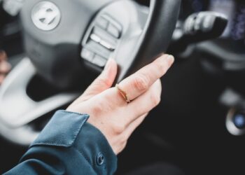 Carro blindado é cada dia mais popular no cotidiano do brasileiro - mulheres